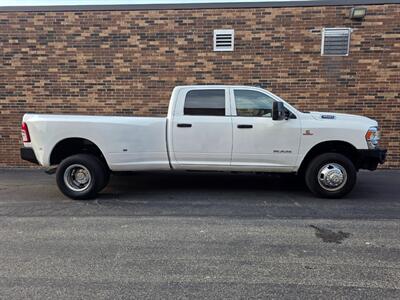 2022 RAM 3500 Tradesman 4WD CREW CAB -- 35K Miles - Cummins 6.7L Diesel Turbo I6 370hp - Fully Loaded w/Premium Sound - NO Accident - Clean Title - All Serviced - Warranty - Photo 5 - Wood Dale, IL 60191