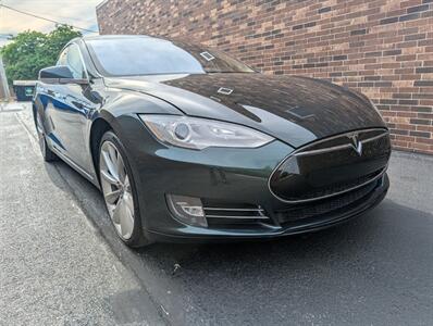 2012 Tesla Model S P85 Performance -- FREE UNLIMITED SUPERCHARGE -- Ultra High Fidelity Sound - All Glass Panoramic Roof - Smart Air Suspension - Tech Package - Clean Title - Photo 35 - Wood Dale, IL 60191