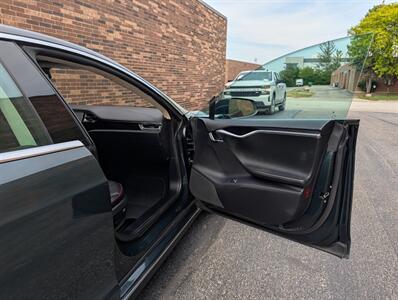 2012 Tesla Model S P85 Performance -- FREE UNLIMITED SUPERCHARGE -- Ultra High Fidelity Sound - All Glass Panoramic Roof - Smart Air Suspension - Tech Package - Clean Title - Photo 21 - Wood Dale, IL 60191