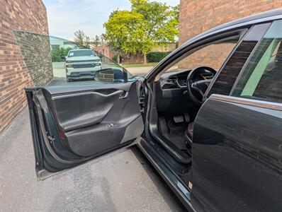 2012 Tesla Model S P85 Performance -- FREE UNLIMITED SUPERCHARGE -- Ultra High Fidelity Sound - All Glass Panoramic Roof - Smart Air Suspension - Tech Package - Clean Title - Photo 20 - Wood Dale, IL 60191
