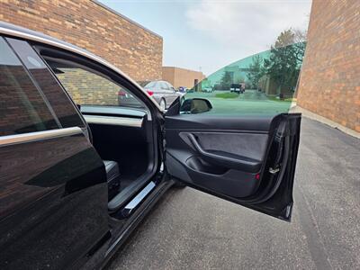 2018 Tesla Model 3 Long Range AWD - Full Self-Driving Computer -  Panoramic Roof - Heated seats - Autopilot - Premium Sound System - Battery replaced - NO Accident - Photo 21 - Wood Dale, IL 60191