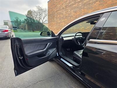 2018 Tesla Model 3 Long Range AWD - Full Self-Driving Computer -  Panoramic Roof - Heated seats - Autopilot - Premium Sound System - Battery replaced - NO Accident - Photo 20 - Wood Dale, IL 60191