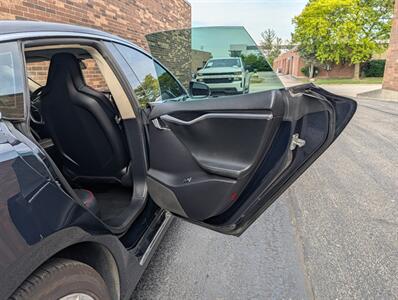 2012 Tesla Model S 85 -- FREE UNLIMITED SUPERCHARGE -- Ultra High Fidelity Sound - All Glass Panoramic Roof - Smart Air Suspension - Tech Package - Clean Title - Photo 22 - Wood Dale, IL 60191