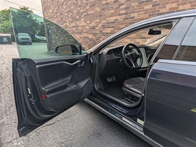 2012 Tesla Model S 85 -- FREE UNLIMITED SUPERCHARGE -- Ultra High Fidelity Sound - All Glass Panoramic Roof - Smart Air Suspension - Tech Package - Clean Title - Photo 19 - Wood Dale, IL 60191