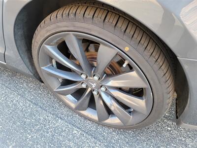2013 Tesla Model S 85 -- 265 Miles on Full Charge --  1 Owner - NO Accident - Clean Title - Photo 27 - Wood Dale, IL 60191