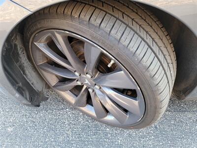 2013 Tesla Model S 85 -- 265 Miles on Full Charge --  1 Owner - NO Accident - Clean Title - Photo 29 - Wood Dale, IL 60191