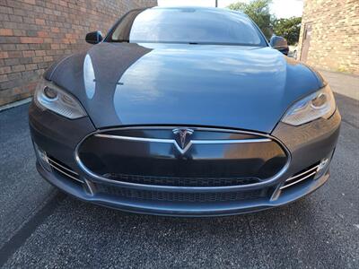 2013 Tesla Model S 85 -- 265 Miles on Full Charge --  1 Owner - NO Accident - Clean Title - Photo 34 - Wood Dale, IL 60191