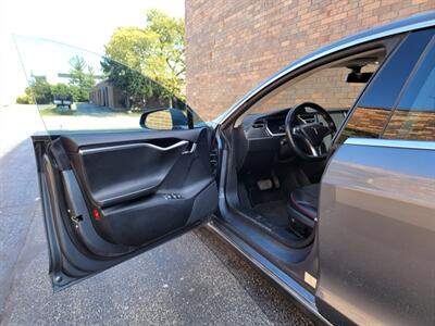 2013 Tesla Model S 85 -- 265 Miles on Full Charge --  1 Owner - NO Accident - Clean Title - Photo 18 - Wood Dale, IL 60191