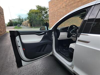2017 Tesla Model X 75D AWD -- 3rd Row Seat  - Full-self Driving Computer - Ultra High Fidelity Sound - Autopilot - Subzero Weather Package - Premium Upgrades Package - Smart Air Suspension - Technology Package - NO Accident - Clean Title - Photo 29 - Wood Dale, IL 60191