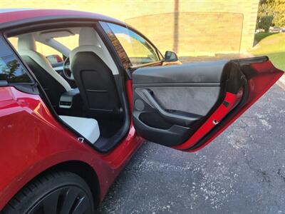 2021 Tesla Model 3 Dual Motor Performance AWD - 1 Owner -  265  Miles on Full Charge - Full-Self Driving Computer - Autopilot - Performance Brakes - Cold Weather Package - 20 " Performance Wheels - NO Accident - Clean Title - Photo 27 - Wood Dale, IL 60191