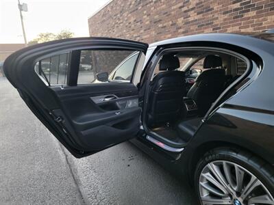 2017 BMW 750Li xDrive - 4.4L Twin Turbo V8 445hp -  Navigation - Backup Camera - Fully Loaded - All Serviced - Canada Edition - Clean Title - Photo 13 - Wood Dale, IL 60191