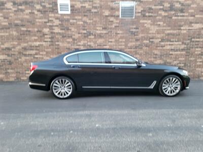 2017 BMW 750Li xDrive - 4.4L Twin Turbo V8 445hp -  Navigation - Backup Camera - Fully Loaded - All Serviced - Canada Edition - Clean Title - Photo 6 - Wood Dale, IL 60191
