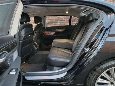 2017 BMW 750Li xDrive - 4.4L Twin Turbo V8 445hp -  Navigation - Backup Camera - Fully Loaded - All Serviced - Canada Edition - Clean Title - Photo 17 - Wood Dale, IL 60191