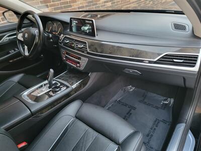 2017 BMW 750Li xDrive - 4.4L Twin Turbo V8 445hp -  Navigation - Backup Camera - Fully Loaded - All Serviced - Canada Edition - Clean Title - Photo 10 - Wood Dale, IL 60191