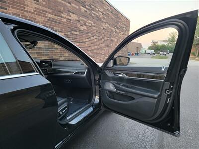 2017 BMW 750Li xDrive - 4.4L Twin Turbo V8 445hp -  Navigation - Backup Camera - Fully Loaded - All Serviced - Canada Edition - Clean Title - Photo 12 - Wood Dale, IL 60191