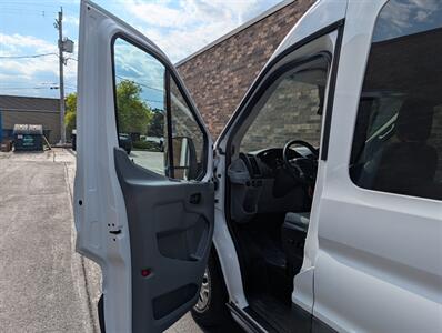 2016 Ford Transit 350 XLT - 15 Passengers - Navigation - Backup Camera - Bluetooth - NO Accident - Clean Title - All Serviced - Photo 15 - Wood Dale, IL 60191