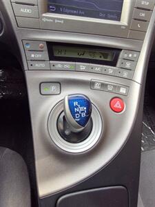 2012 Toyota Prius Three -- Navigation -- Backup Camera - Bluetooth - All Serviced - Clean Title - Photo 10 - Wood Dale, IL 60191