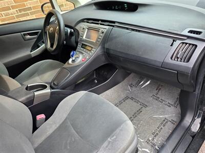 2012 Toyota Prius Three -- Navigation -- Backup Camera - Bluetooth - All Serviced - Clean Title - Photo 14 - Wood Dale, IL 60191
