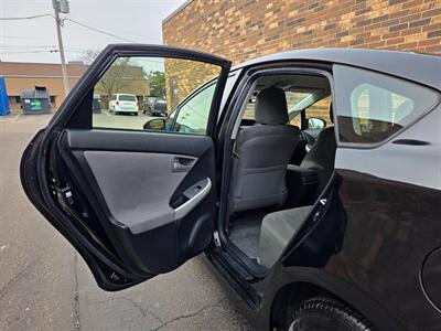 2012 Toyota Prius Three -- Navigation -- Backup Camera - Bluetooth - All Serviced - Clean Title - Photo 17 - Wood Dale, IL 60191