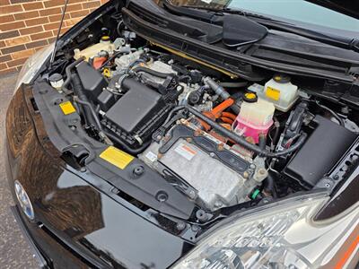 2012 Toyota Prius Three -- Navigation -- Backup Camera - Bluetooth - All Serviced - Clean Title - Photo 28 - Wood Dale, IL 60191