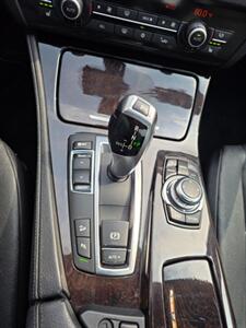 2012 BMW 535i xDrive AWD -- Navigation - Backup Camera -  Bluetooth - Sunroof - NO Accident - Clean Title - All Serviced - Photo 11 - Wood Dale, IL 60191