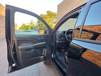 2025 Chevrolet Colorado Work Truck -- Only 11K Miles -- Navigation -  TurboMax 2.7L Turbo I4 310hp - Backup Camera - Bluetooth - Crew Cab - All Serviced - Clean Title - Warranty - Photo 17 - Wood Dale, IL 60191
