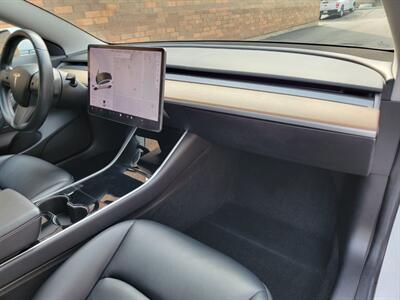 2018 Tesla Model 3 Long Range -- Full Self-driving Included -  260 Miles on Full Charge - Premium Audio System - NO Accident - Clean Title - Photo 31 - Wood Dale, IL 60191