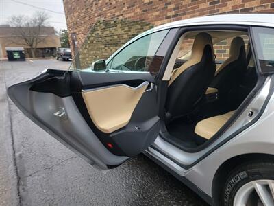 2015 Tesla Model S 85 -- 275 Miles on Full Charge --  Ultra High Fidelity Sound - Autopilot - Tech Package with Autopilot - All Serviced - Clean Title - Photo 20 - Wood Dale, IL 60191