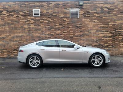 2015 Tesla Model S 85 -- 275 Miles on Full Charge --  Ultra High Fidelity Sound - Autopilot - Tech Package with Autopilot - All Serviced - Clean Title - Photo 5 - Wood Dale, IL 60191