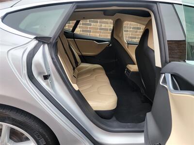 2015 Tesla Model S 85 -- 275 Miles on Full Charge --  Ultra High Fidelity Sound - Autopilot - Tech Package with Autopilot - All Serviced - Clean Title - Photo 25 - Wood Dale, IL 60191