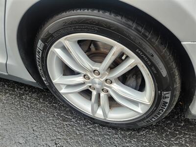 2015 Tesla Model S 85 -- 275 Miles on Full Charge --  Ultra High Fidelity Sound - Autopilot - Tech Package with Autopilot - All Serviced - Clean Title - Photo 28 - Wood Dale, IL 60191