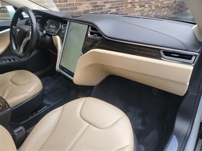 2015 Tesla Model S 85 -- 275 Miles on Full Charge --  Ultra High Fidelity Sound - Autopilot - Tech Package with Autopilot - All Serviced - Clean Title - Photo 16 - Wood Dale, IL 60191