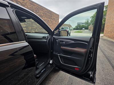 2025 Honda Ridgeline RTL AWD -- 1 Owner - Sunroof - Backup Camera - Bluetooth - Leather Heated Seats - Blind Spot Info System - Alloy Wheel - Clean Title - Warranty - Photo 19 - Wood Dale, IL 60191