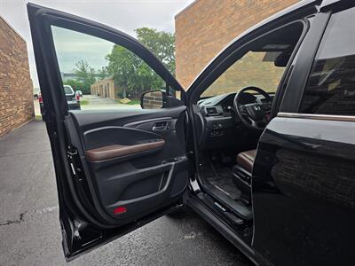 2025 Honda Ridgeline RTL AWD -- 1 Owner - Sunroof - Backup Camera - Bluetooth - Leather Heated Seats - Blind Spot Info System - Alloy Wheel - Clean Title - Warranty - Photo 18 - Wood Dale, IL 60191