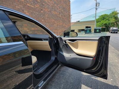 2014 Tesla Model S 85 -- FREE SUPERCHAGE -- 275 Miles on Full Charge  - 1 Owner - Ultra High  Fidelity Sound - Tech Package - Panoramic Roof - Clean Title - Photo 24 - Wood Dale, IL 60191