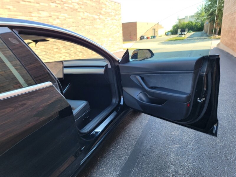 2020 Tesla Model 3 Standard Range Plus photo 12