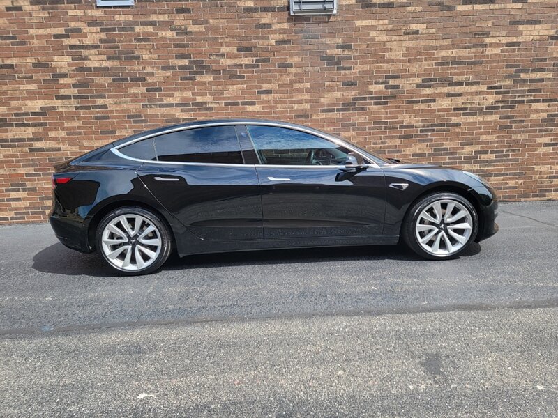 2020 Tesla Model 3 Standard Range Plus photo 4