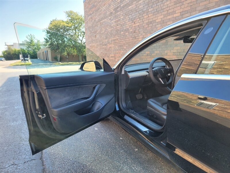 2020 Tesla Model 3 Standard Range Plus photo 11