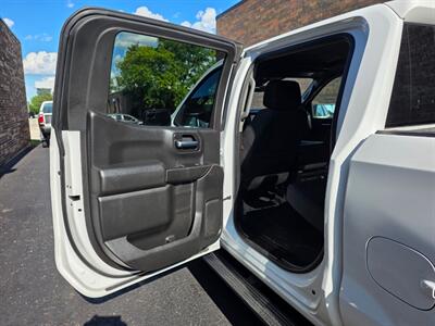 2022 Chevrolet Silverado 1500 Custom 4WD -- 4dr CREW CAB -- 2.7L Turbo I4 310hp - Backup Camera - Bluetooth - 1 Owner - NO Accident - Clean Title - Photo 19 - Wood Dale, IL 60191
