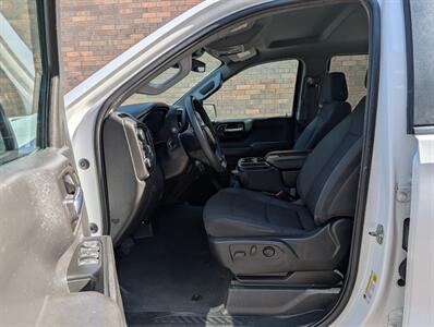 2022 Chevrolet Silverado 1500 Custom 4WD -- 4dr CREW CAB -- 2.7L Turbo I4 310hp  - Backup Camera - Bluetooth - 1 Owner - NO Accident - Clean Title - Photo 18 - Wood Dale, IL 60191