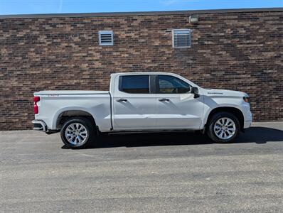 2022 Chevrolet Silverado 1500 Custom 4WD -- 4dr CREW CAB -- 2.7L Turbo I4 310hp  - Backup Camera - Bluetooth - 1 Owner - NO Accident - Clean Title - Photo 6 - Wood Dale, IL 60191