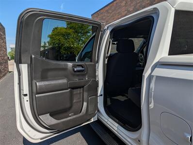 2022 Chevrolet Silverado 1500 Custom 4WD -- 4dr CREW CAB -- 2.7L Turbo I4 310hp  - Backup Camera - Bluetooth - 1 Owner - NO Accident - Clean Title - Photo 16 - Wood Dale, IL 60191
