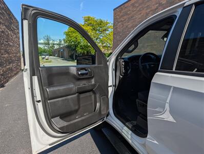 2022 Chevrolet Silverado 1500 Custom 4WD -- 4dr CREW CAB -- 2.7L Turbo I4 310hp  - Backup Camera - Bluetooth - 1 Owner - NO Accident - Clean Title - Photo 14 - Wood Dale, IL 60191