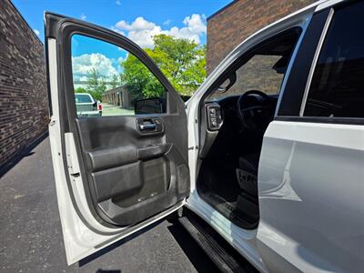 2022 Chevrolet Silverado 1500 Custom 4WD -- 4dr CREW CAB -- 2.7L Turbo I4 310hp - Backup Camera - Bluetooth - 1 Owner - NO Accident - Clean Title - Photo 17 - Wood Dale, IL 60191