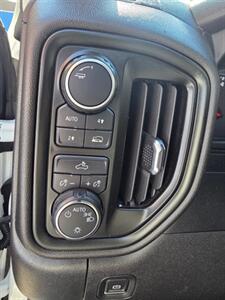 2022 Chevrolet Silverado 1500 Custom 4WD -- 4dr CREW CAB -- 2.7L Turbo I4 310hp - Backup Camera - Bluetooth - 1 Owner - NO Accident - Clean Title - Photo 14 - Wood Dale, IL 60191