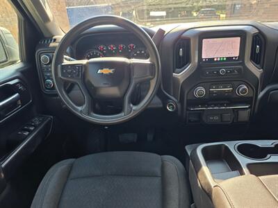 2022 Chevrolet Silverado 1500 Custom 4WD -- 4dr CREW CAB -- 2.7L Turbo I4 310hp - Backup Camera - Bluetooth - 1 Owner - NO Accident - Clean Title - Photo 10 - Wood Dale, IL 60191