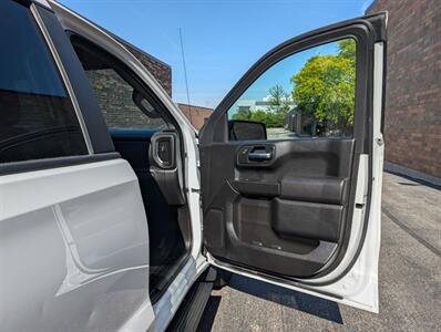 2022 Chevrolet Silverado 1500 Custom 4WD -- 4dr CREW CAB -- 2.7L Turbo I4 310hp  - Backup Camera - Bluetooth - 1 Owner - NO Accident - Clean Title - Photo 15 - Wood Dale, IL 60191