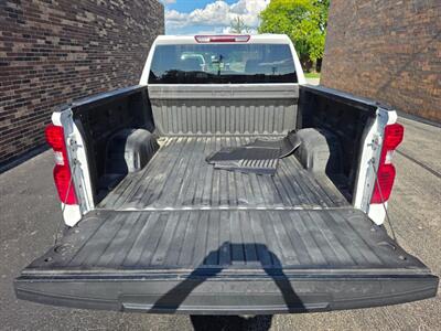 2022 Chevrolet Silverado 1500 Custom 4WD -- 4dr CREW CAB -- 2.7L Turbo I4 310hp - Backup Camera - Bluetooth - 1 Owner - NO Accident - Clean Title - Photo 25 - Wood Dale, IL 60191