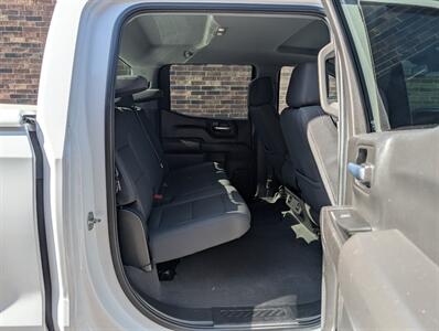 2022 Chevrolet Silverado 1500 Custom 4WD -- 4dr CREW CAB -- 2.7L Turbo I4 310hp  - Backup Camera - Bluetooth - 1 Owner - NO Accident - Clean Title - Photo 21 - Wood Dale, IL 60191