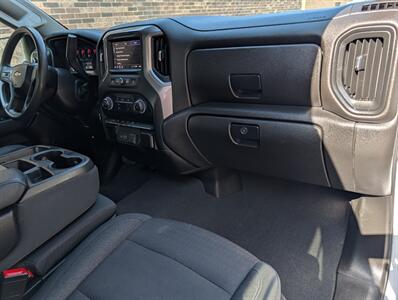 2022 Chevrolet Silverado 1500 Custom 4WD -- 4dr CREW CAB -- 2.7L Turbo I4 310hp  - Backup Camera - Bluetooth - 1 Owner - NO Accident - Clean Title - Photo 13 - Wood Dale, IL 60191
